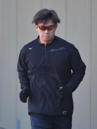 　一人でアップする桐敷（撮影・石井剣太郎）