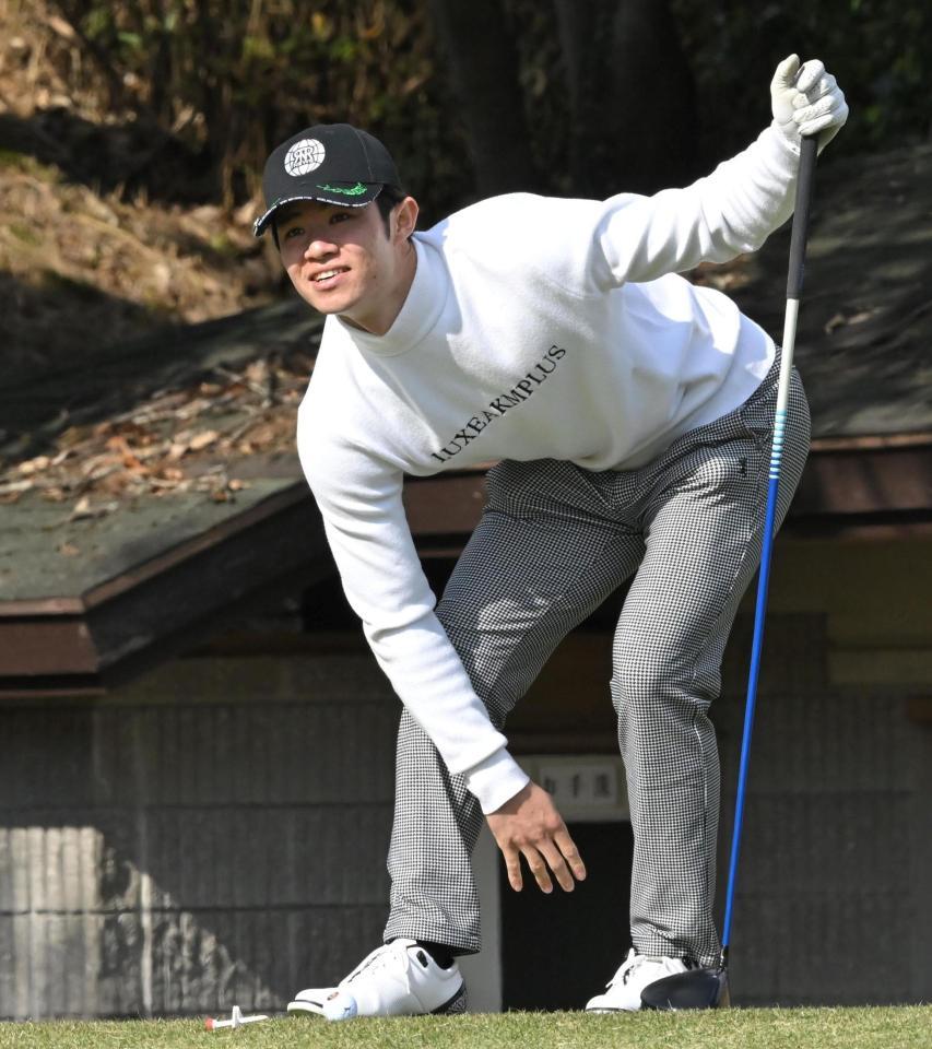 ラウンドを楽しむ中野（撮影・高部洋祐）