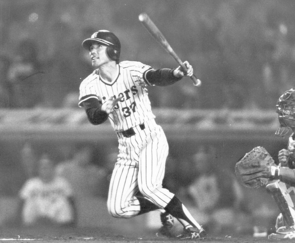 　中日・星野仙一から２号ホームランを放つ榊原良行氏＝１９８０年９月３０日