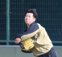 　キャッチボールをする門別（撮影・中田匡峻）