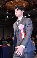 　表彰式に登場した中野（撮影・佐々木彰尚）