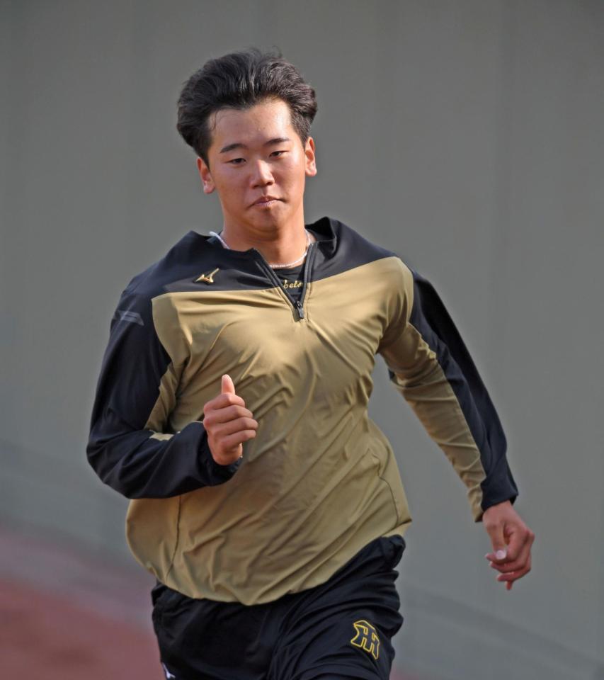 　ダッシュをする門別（撮影・中田匡峻）