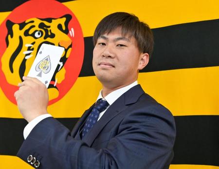 　契約を更改した“スペードのエース”。さらなる飛躍を誓う桐敷（撮影・立川洋一郎）