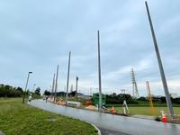 　防球ネット張り替えの準備も行われている具志川野球場