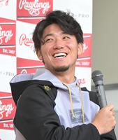 　トークショーで会場をわかせる伊藤将（撮影・高部洋祐）