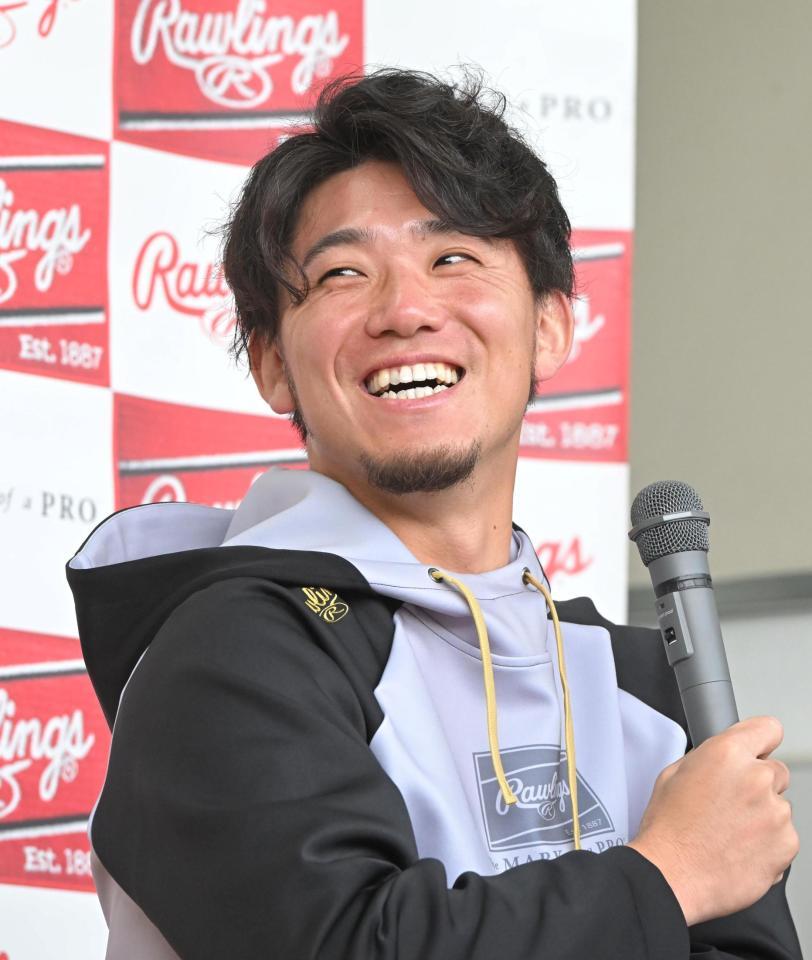 　トークショーで会場をわかせる伊藤将（撮影・高部洋祐）