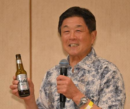 阪神　平田ヘッドがまた爆笑中締めあいさつ　壇上でビール要求からの「円も１４５円！」「佐藤がバット振っていた」