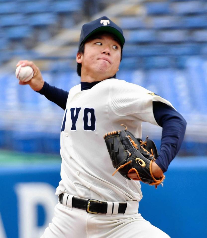 　東洋大時代の村上＝１９年、神宮