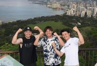 　ダイヤモンドヘッドを登った（左から）小野寺、桐敷、栄枝（撮影・中田匡峻）