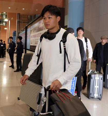 　ハワイから帰国した森下（撮影・山口登）