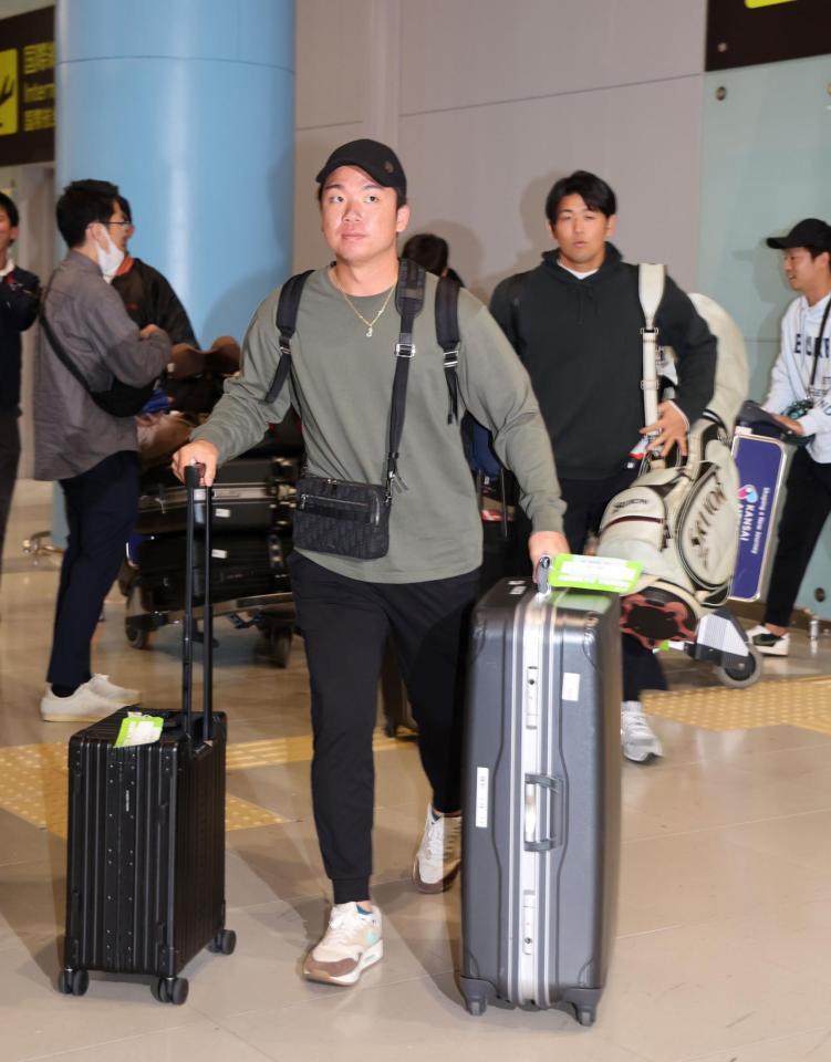 　ハワイから帰国した村上（撮影・山口登）