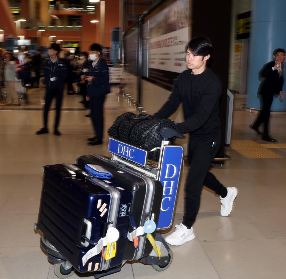 　ハワイから帰国した中野（撮影・山口登）