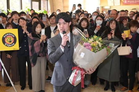 　兵庫県庁を訪れあいさつする中野（撮影・高部洋祐）