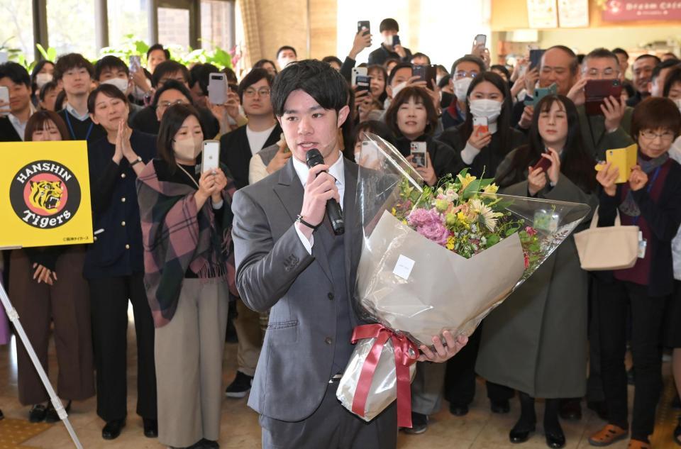 　兵庫県庁を訪れあいさつする中野（撮影・高部洋祐）