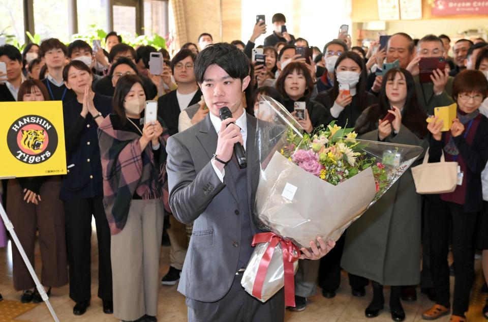 　兵庫県庁を訪れあいさつする中野（撮影・高部洋祐）