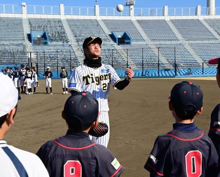 　指導する高橋（撮影・金田祐二）
