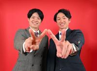 　連覇に向けて共闘を誓う（左から）中野と近本