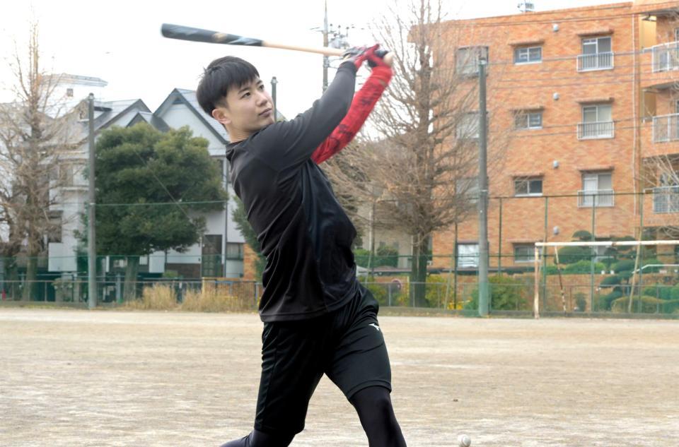 　打撃練習する山田（撮影・金田祐二）