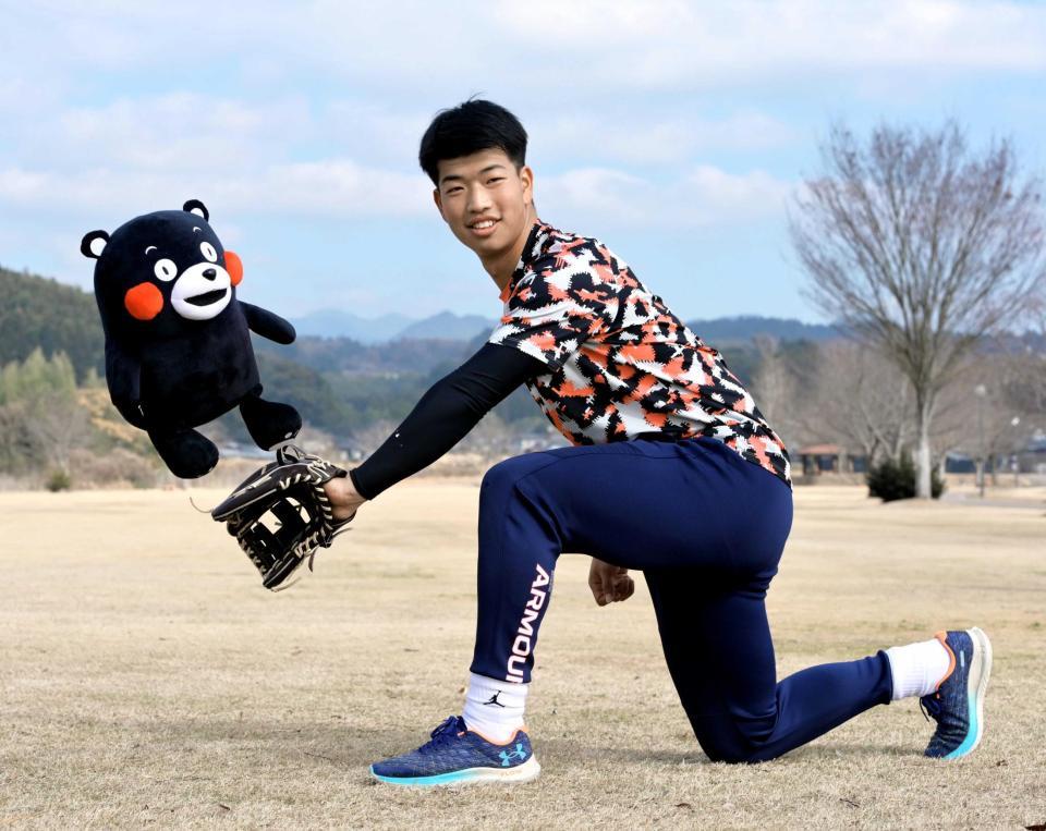 　地元で自主トレを公開し汗を流した百崎（撮影・立川洋一郎）