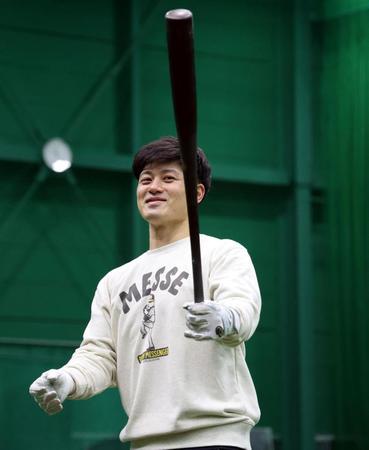 阪神・坂本誠志郎「もっと試合に出たい」昨季キャリアハイ84試合出場　甲子園で自主トレ公開