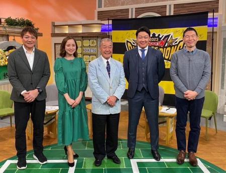 　熱血タイガース党に出演した大山（右から２人目）＝球団提供