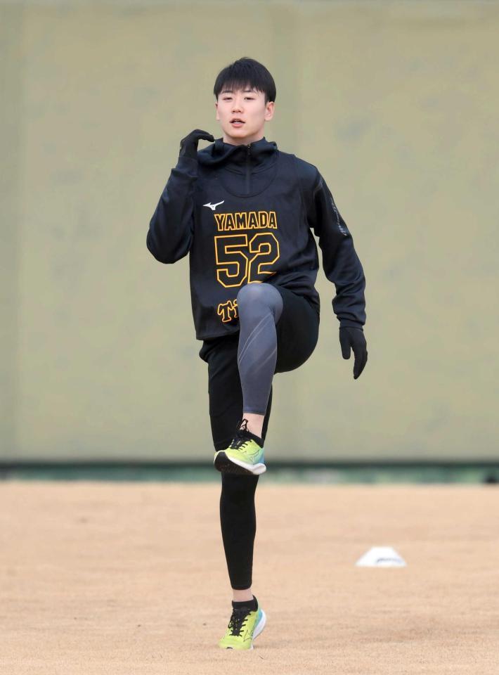 　アップする山田