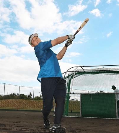 　バットを振り込む森下（撮影・田中太一）
