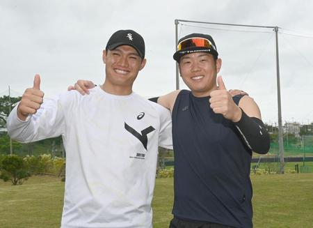 　練習後、笑顔を見せる西勇（右）と西純（撮影・田中太一）