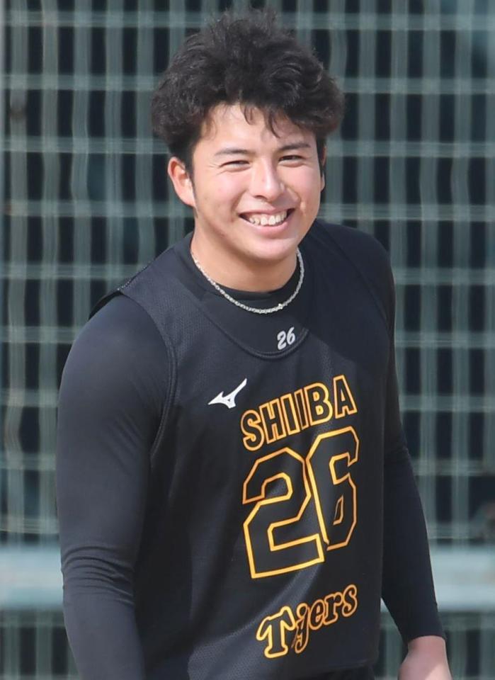 　笑顔を見せる椎葉（撮影・石井剣太郎）