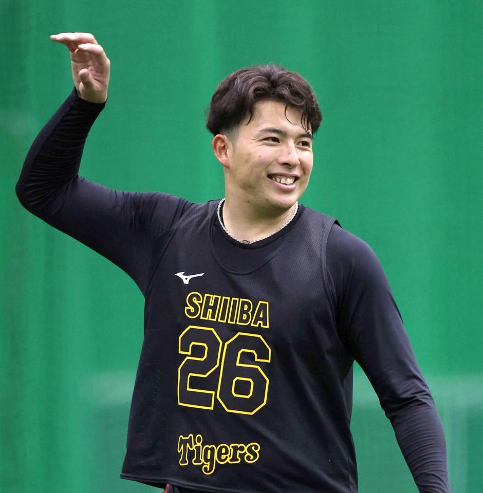 　練習中、笑顔を見せる椎葉（撮影・山口登）