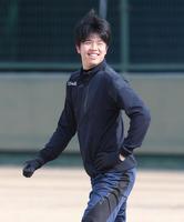 　笑顔でアップする才木（撮影・石井剣太郎）