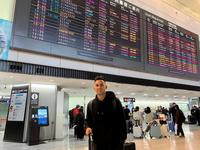 　成田空港に到着したゲラ（球団提供）