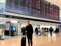 　成田空港に到着したゲラ（球団提供）