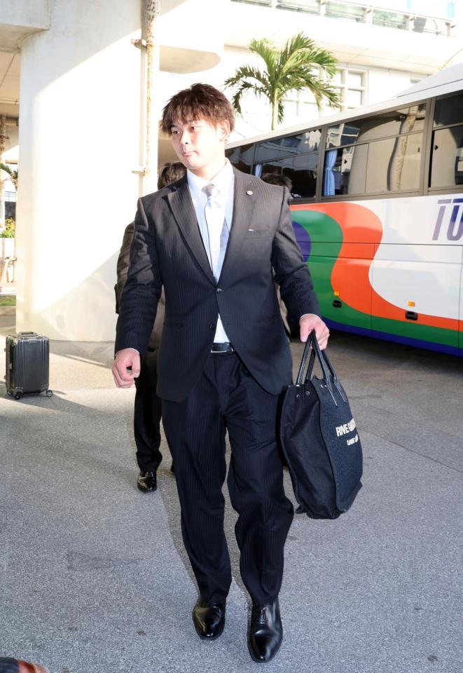 　先乗り自主トレで沖縄入りした野口（撮影・山口登）