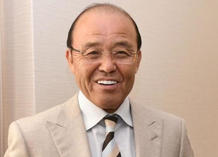 阪神　岡田監督ら首脳陣が沖縄入り　那覇空港ロビーにファン集結「監督ぅ～！！」の歓迎の声