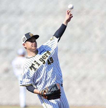 　キャッチボールをする大竹（撮影・中田匡峻）