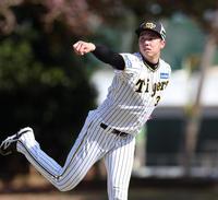 　キャッチボールをする才木（撮影・中田匡峻）