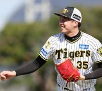 　笑顔を見せる才木（撮影・中田匡峻）