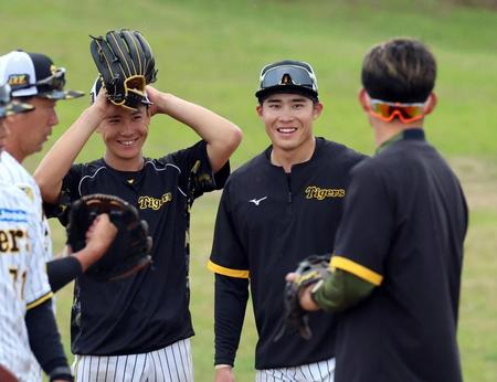 阪神　若手の目がめちゃキラキラ！鳥谷臨時コーチの指導にドラ３山田が満面の笑み　高卒野手を育てる大切さを認識