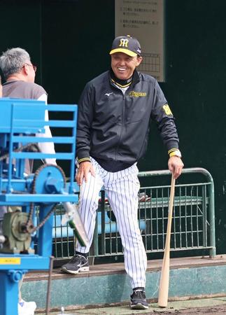 阪神・岡田監督、佐藤輝へ「今年が野球人生の中では一番大事な１年」第２クールまでは「まあ、順調違うんかな」