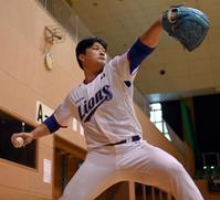 　室内練習場で投げ込む呉昇桓（撮影・田中太一）