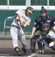 　１回、右前打を放つ前川