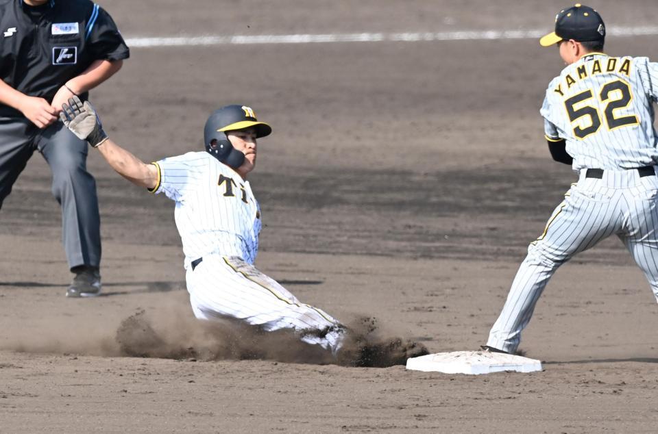 　７回、二盗を決める福島（撮影・飯室逸平）