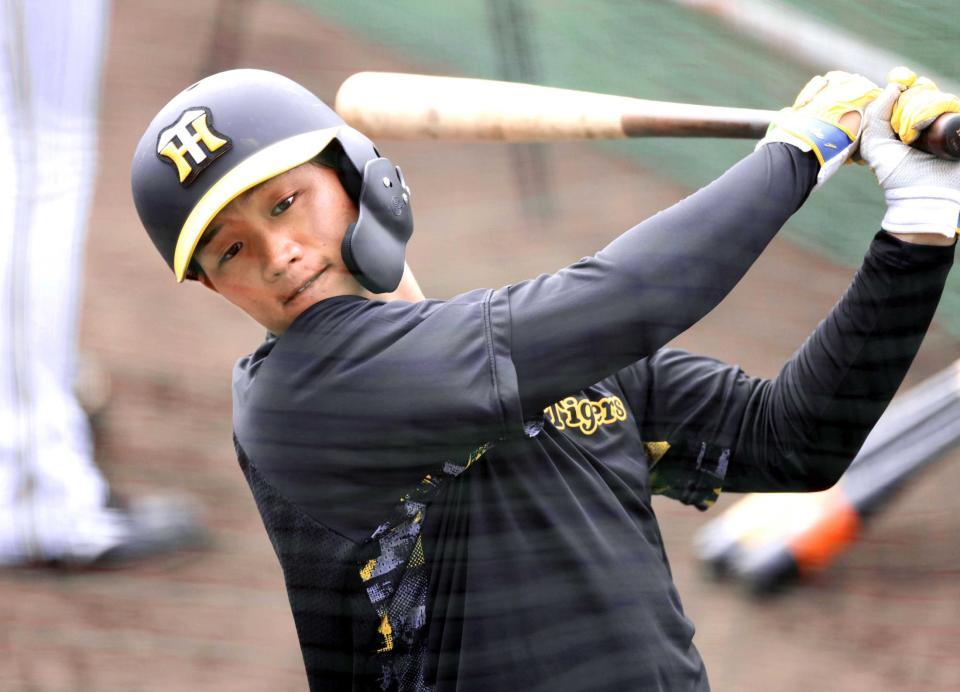 　ティー打撃をする森下（撮影・田中太一）