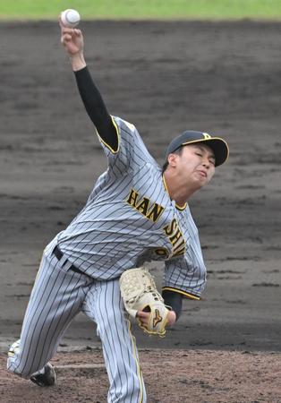 　５回から登板し、力投する津田（撮影・北村雅宏）