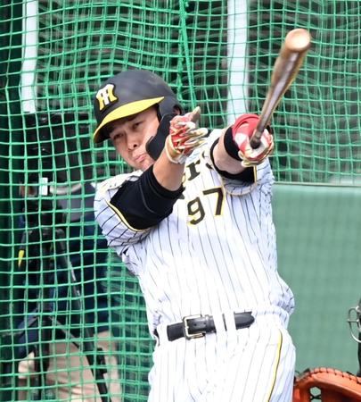 　打撃練習する野口＝１４日