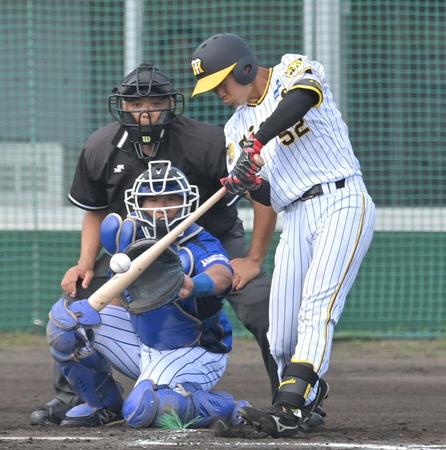 　６回、適時打を放つ山田（撮影・北村雅宏）