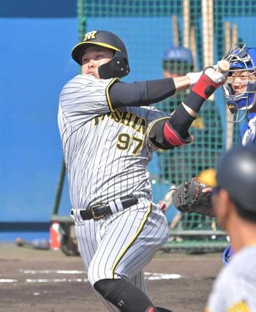 　３回、先制となる２ランを放つ野口（撮影・北村雅宏）