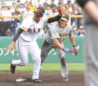 　９回、二塁盗塁に成功した福島（撮影・佐藤厚）