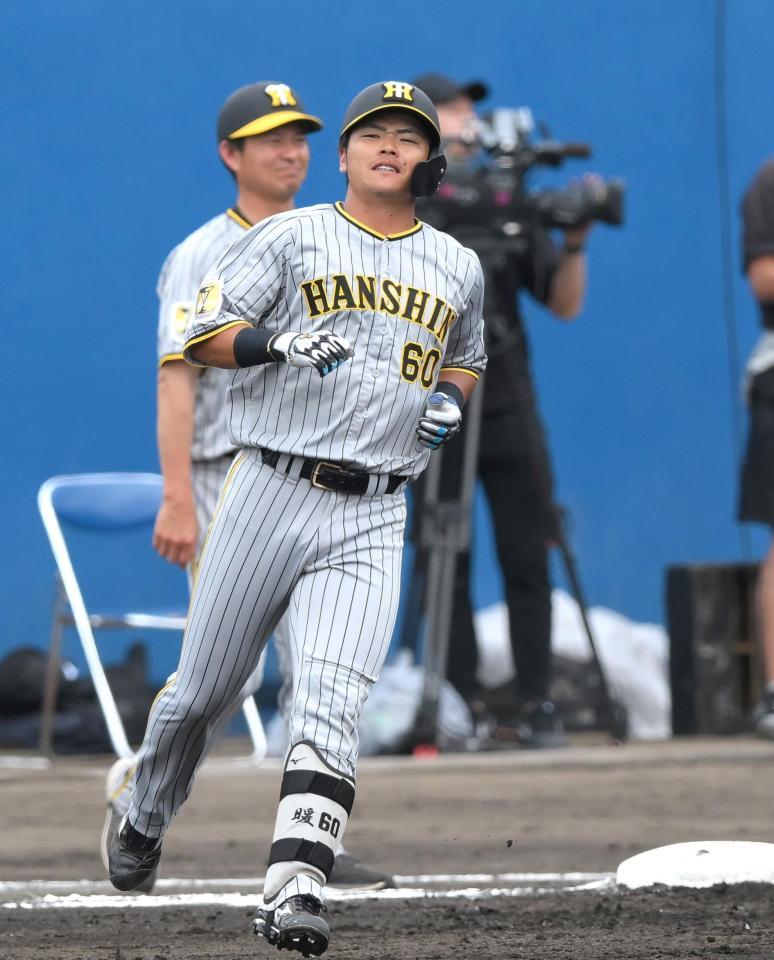 　３回、一打同点の場面で中飛に倒れた小野寺（撮影・伊藤笙子）